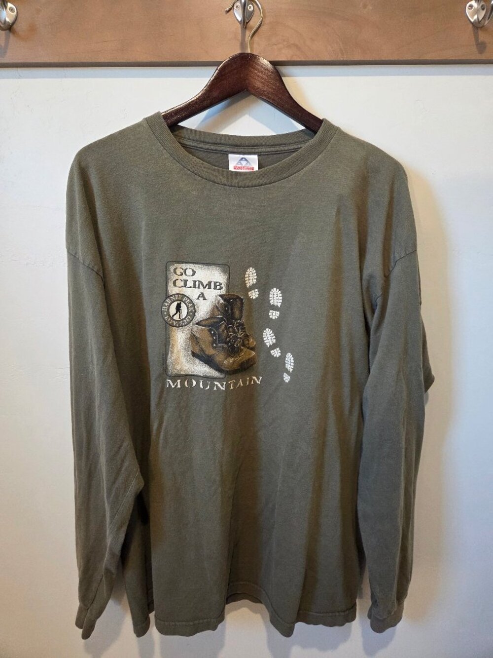Alstyle Go Climb a Mountain Graphic Long Sleeve Shirt Men’s 2XL Olive Green